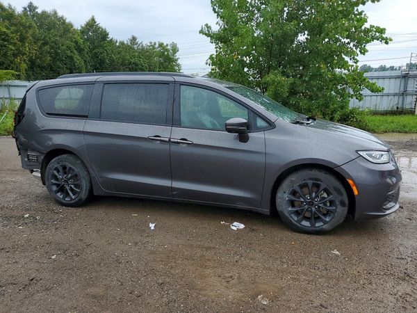 2022 CHRYSLER PACIFICA Touring L — Passenger 3/4
