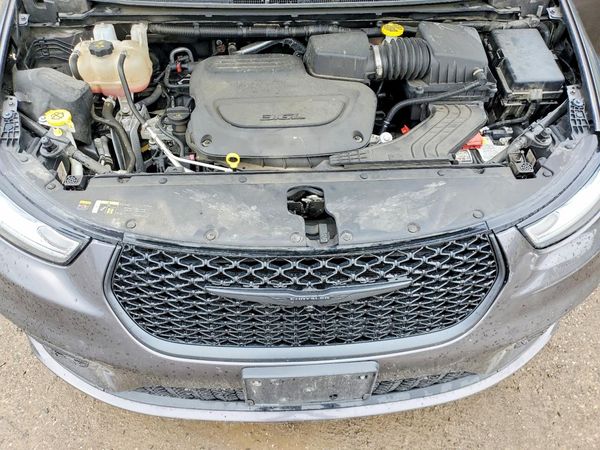 2022 CHRYSLER PACIFICA Touring L — Engine bay