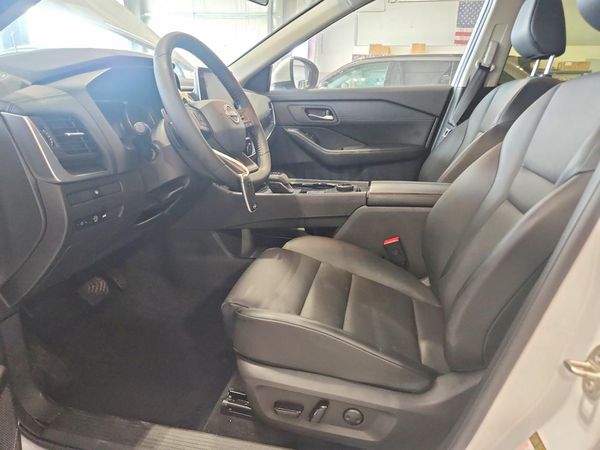 2025 NISSAN ROGUE SV — DENT
