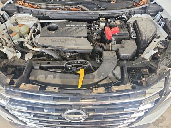 2025 NISSAN ROGUE SV — Engine bay