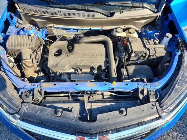 2024 CHEVROLET EQUINOX LT (1LT) — Engine bay