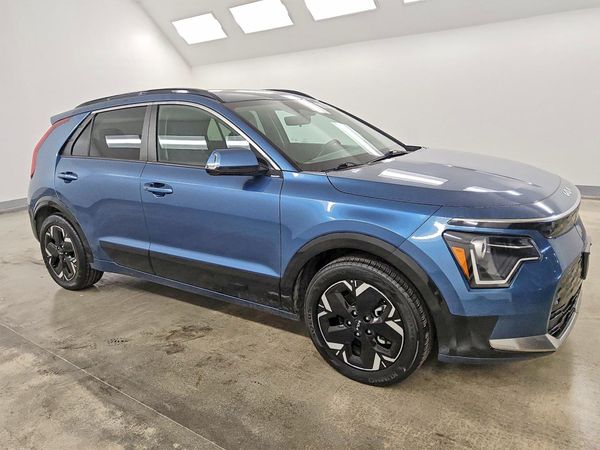 2023 KIA NIRO Wind — Passenger 3/4