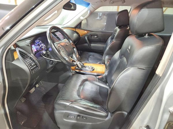 2013 INFINITI QX56 — DENT