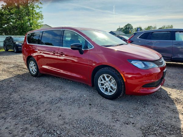 2025 CHRYSLER VOYAGER LX
