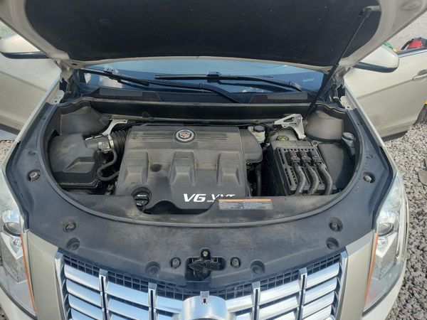 2015 CADILLAC SRX — Engine bay
