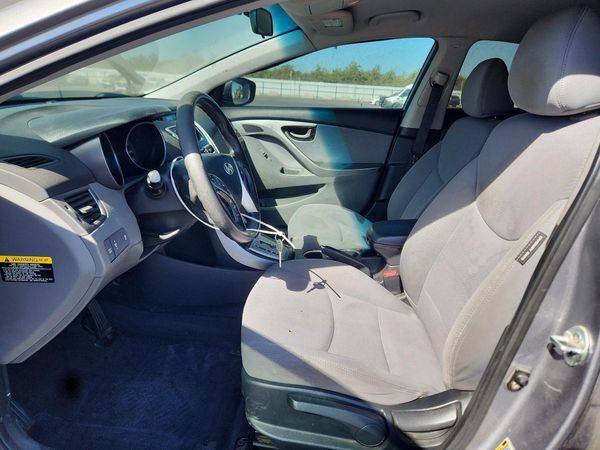 2012 HYUNDAI ELANTRA GLS(Middle grade) — DENT