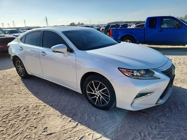 2016 LEXUS ES — Passenger 3/4
