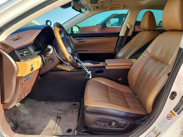 2016 LEXUS ES — DENT