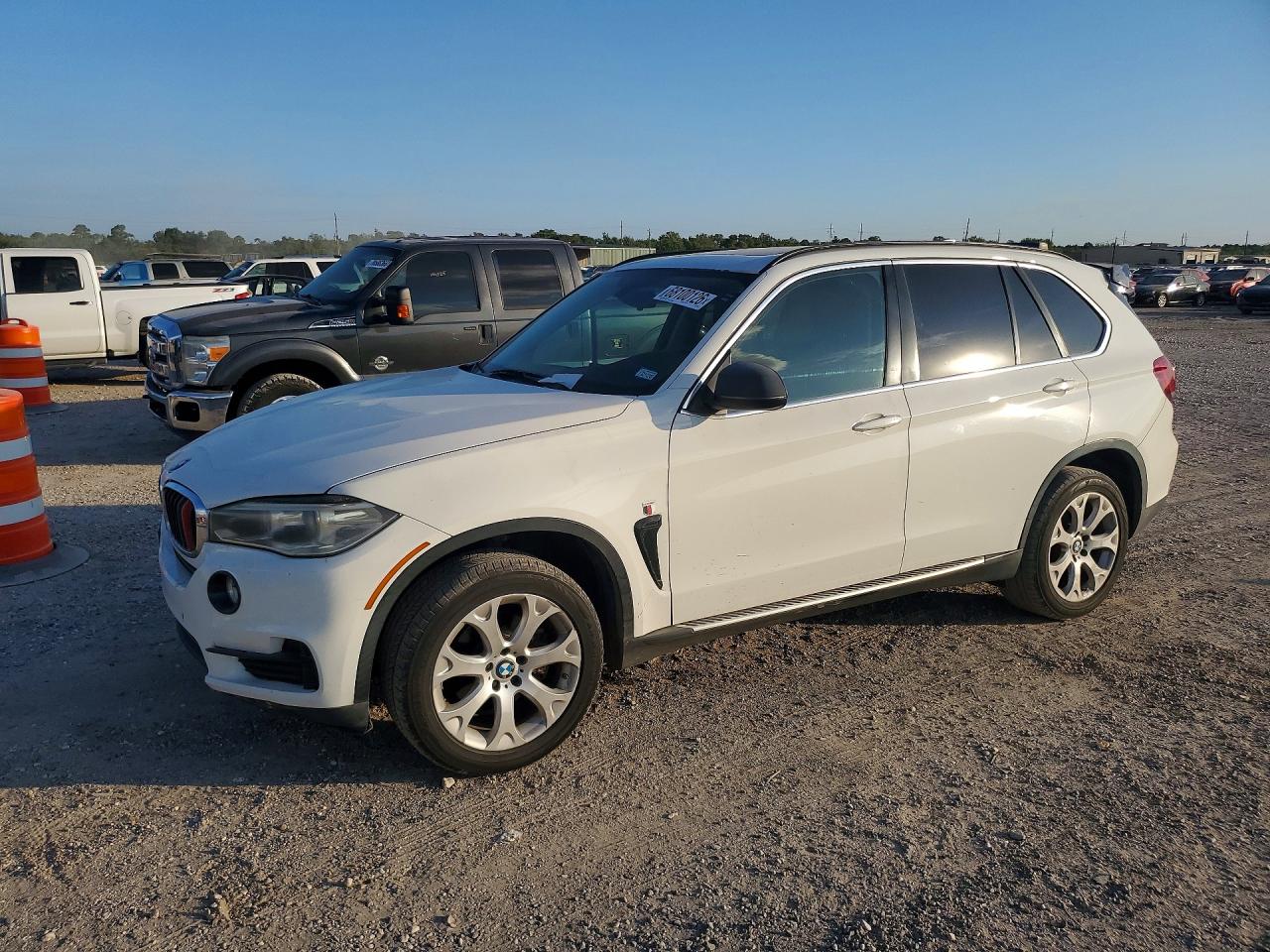 2014 BMW X5 xDrive35i — Front 3/4