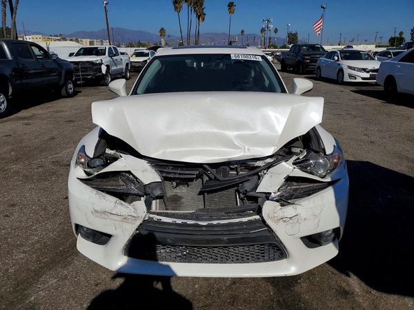 2016 LEXUS IS 200t