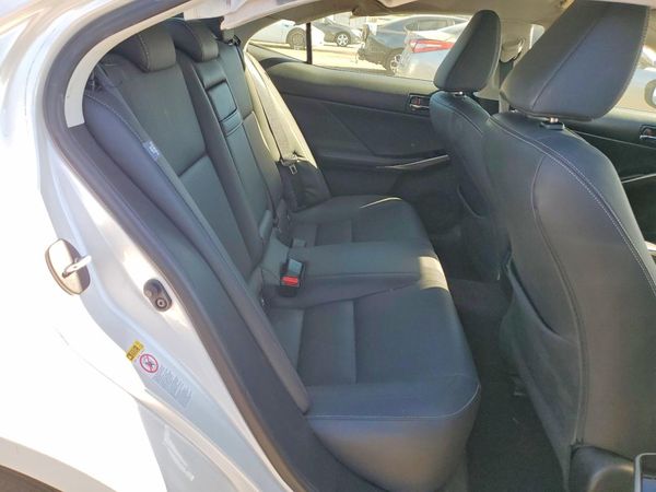 2016 LEXUS IS 200t