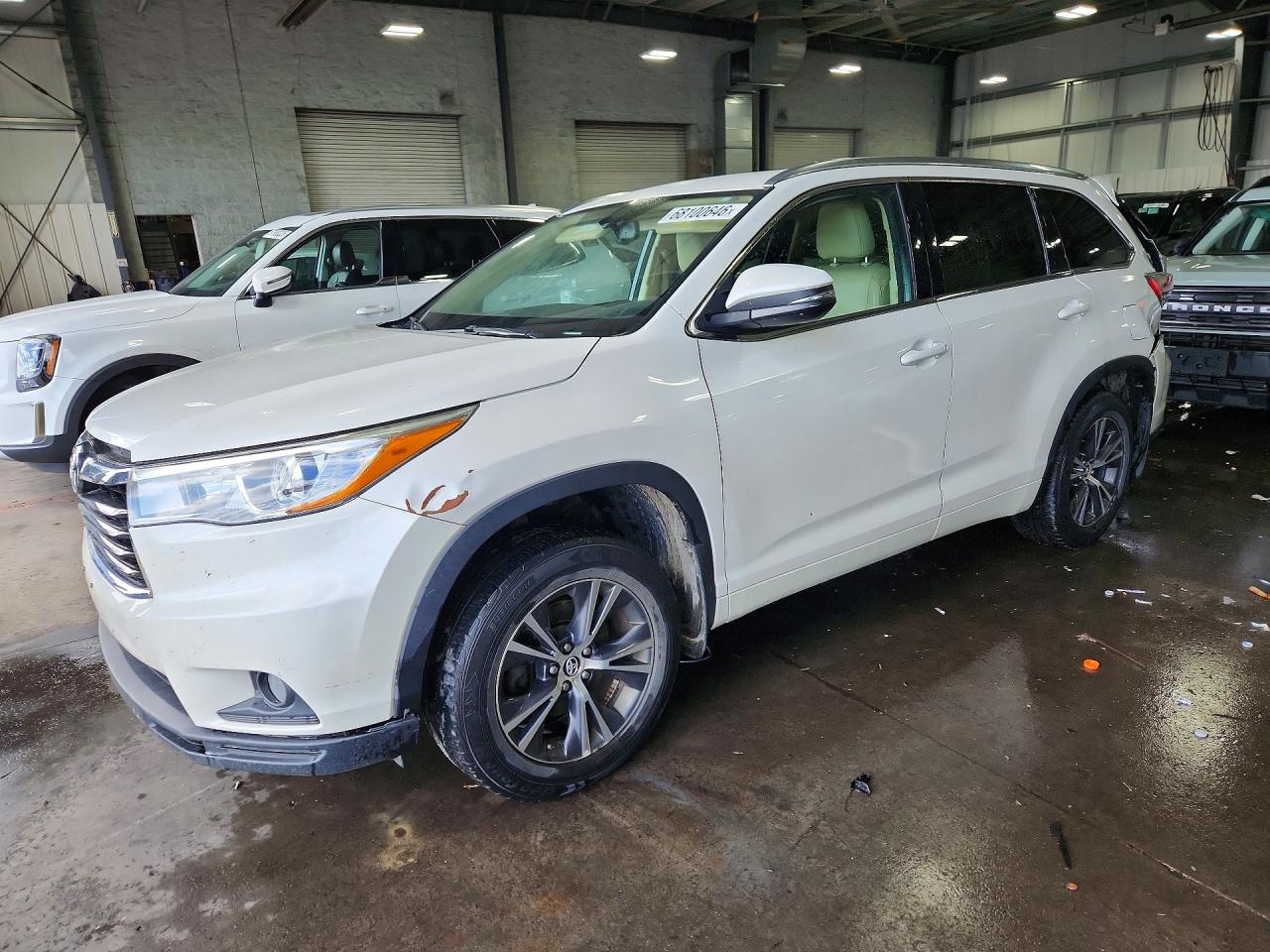 2016 TOYOTA HIGHLANDER