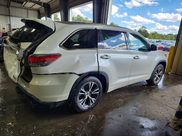 2016 TOYOTA HIGHLANDER
