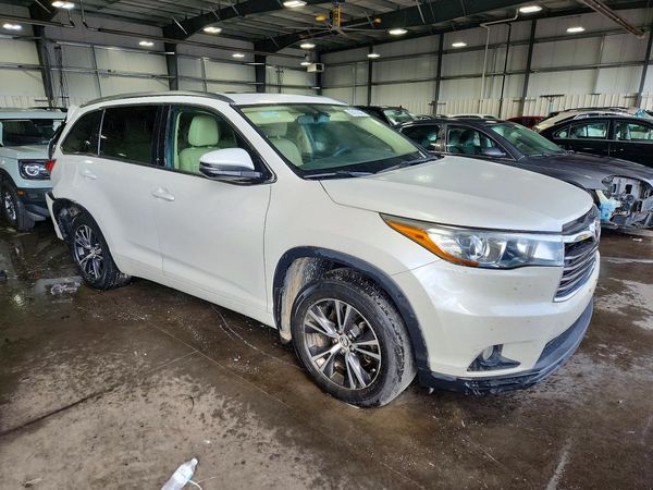 2016 TOYOTA HIGHLANDER