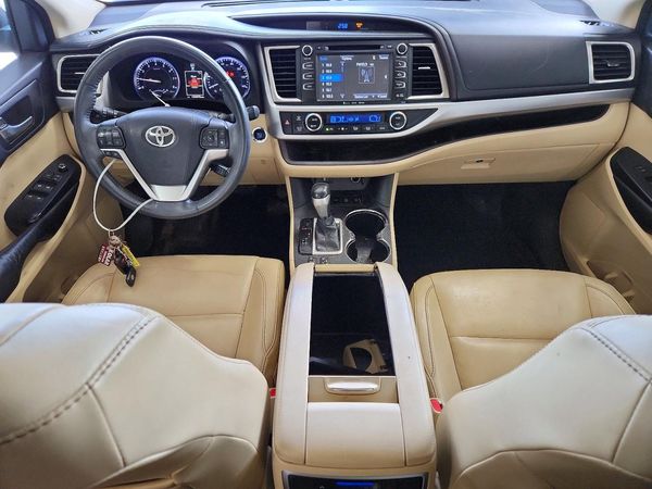 2016 TOYOTA HIGHLANDER