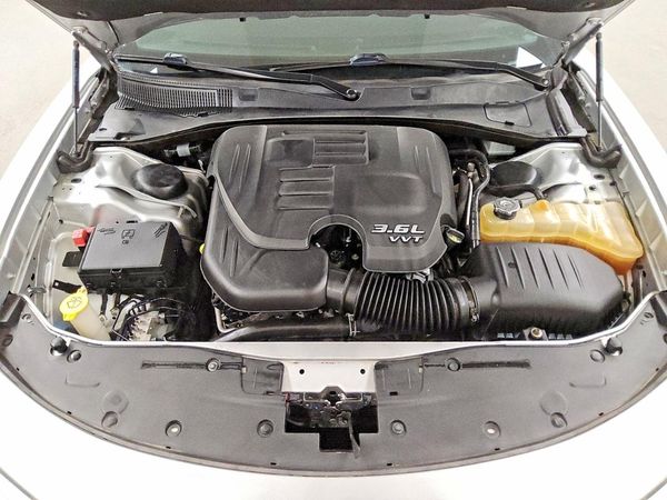 2019 DODGE CHARGER SXT — Engine bay