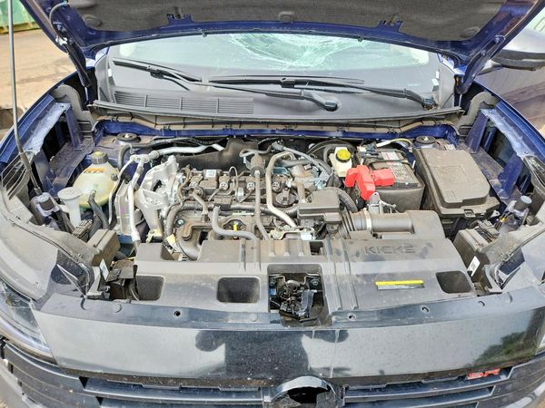 2026 NISSAN KICKS SR — Engine bay