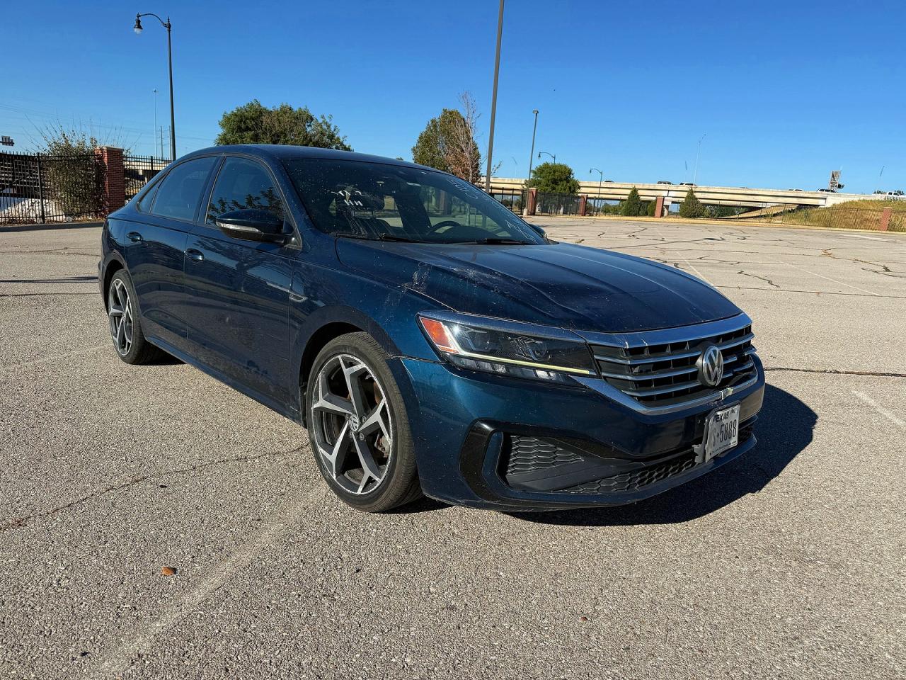 2022 VOLKSWAGEN PASSAT R-Line