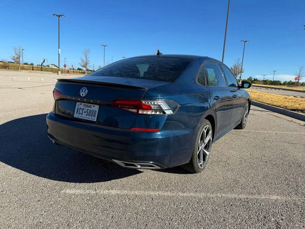2022 VOLKSWAGEN PASSAT R-Line