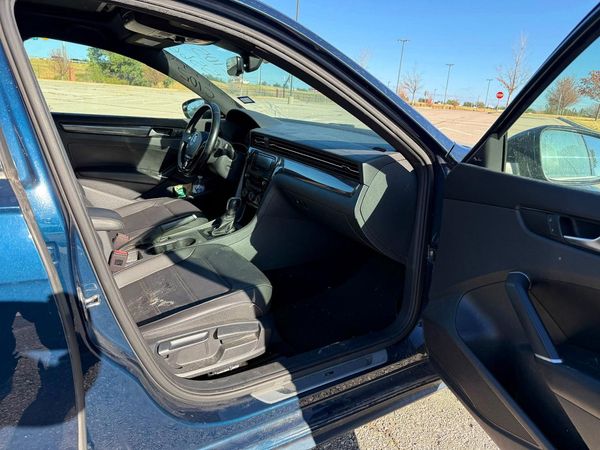 2022 VOLKSWAGEN PASSAT R-Line