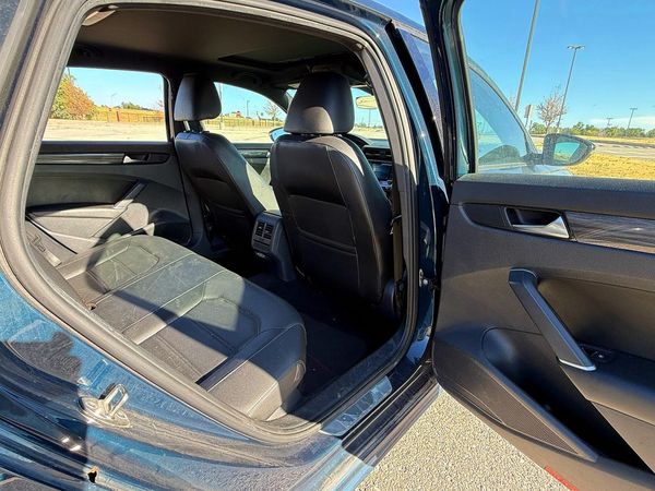 2022 VOLKSWAGEN PASSAT R-Line