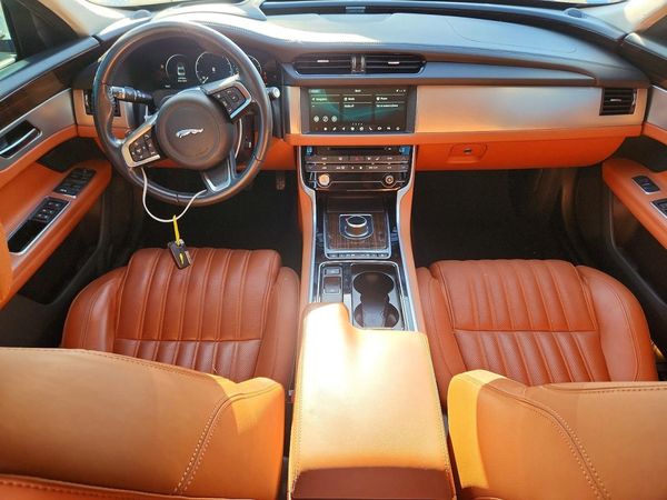 2018 JAGUAR XF Portfolio LE