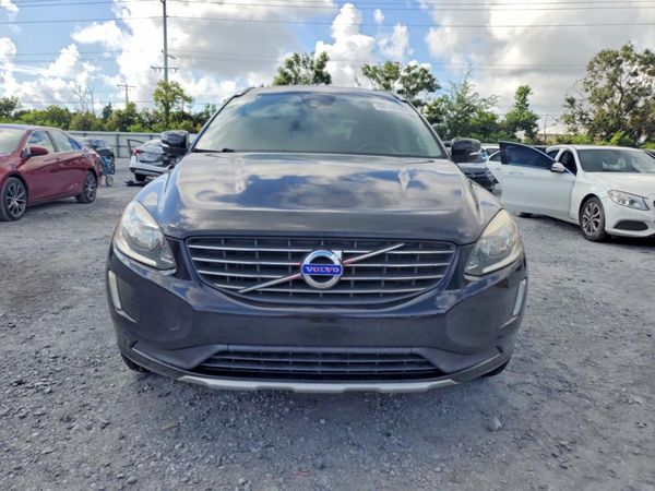 2015 VOLVO XC60 Premier (non R design)
