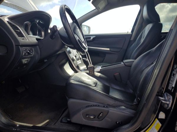 2015 VOLVO XC60 Premier (non R design)