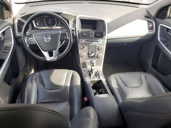 2015 VOLVO XC60 Premier (non R design)