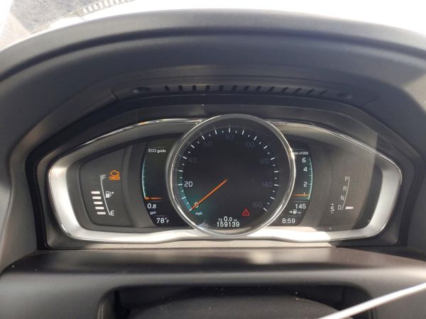2015 VOLVO XC60 Premier (non R design)