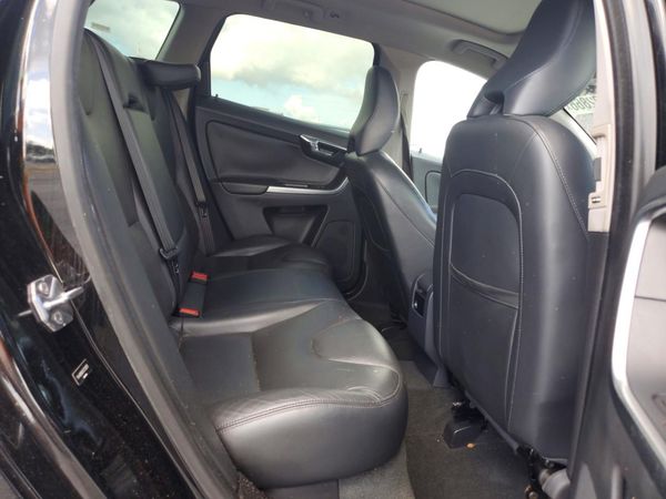 2015 VOLVO XC60 Premier (non R design)