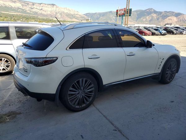 2017 INFINITI QX70