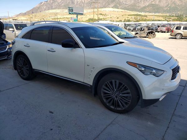 2017 INFINITI QX70