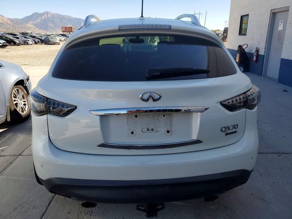 2017 INFINITI QX70