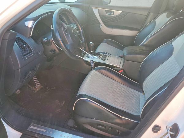 2017 INFINITI QX70