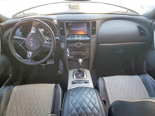 2017 INFINITI QX70