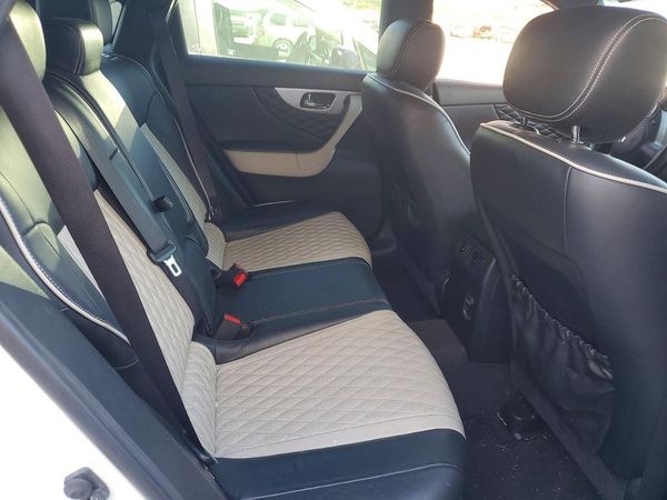 2017 INFINITI QX70