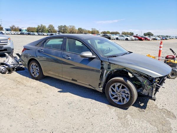 2026 HYUNDAI ELANTRA — Passenger 3/4