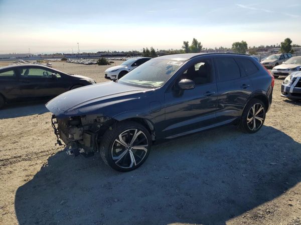2022 VOLVO XC60 — DSFA — Front 3/4
