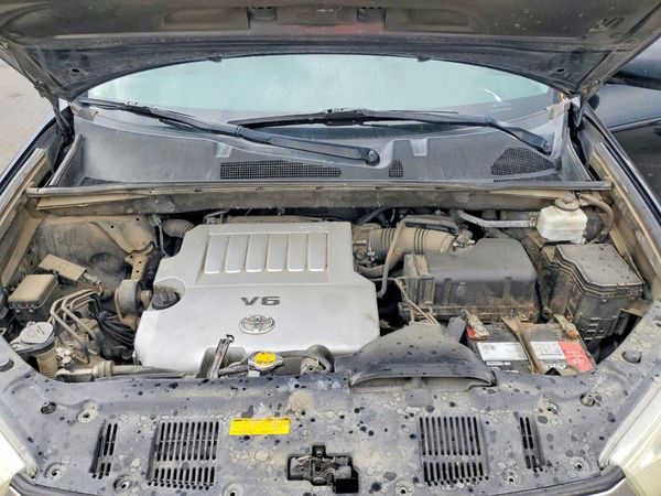 2013 TOYOTA HIGHLANDER Base/Hybrid — Engine bay