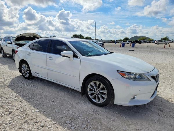 2013 LEXUS ES 300h