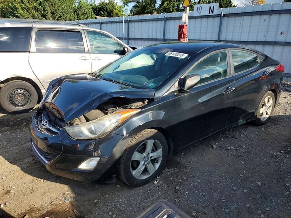 2012 HYUNDAI ELANTRA — Front 3/4
