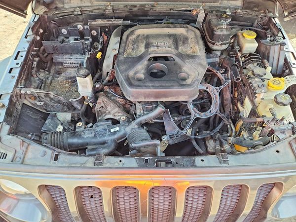 2019 JEEP WRANGLER Unlimited Sport — Engine bay