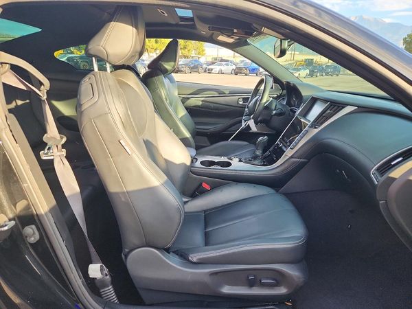 2017 INFINITI Q60