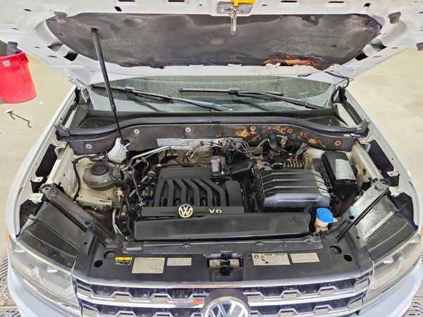 2019 VOLKSWAGEN ATLAS 4Motion SE — Engine bay