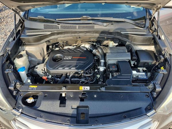 2017 HYUNDAI SANTA FE — Engine bay
