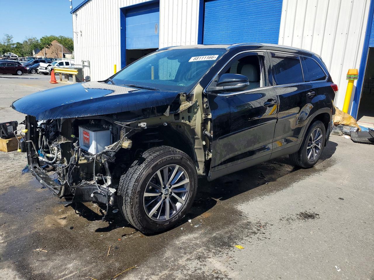 2019 TOYOTA HIGHLANDER SE/XLE — Front 3/4