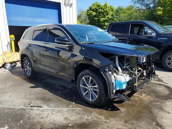 2019 TOYOTA HIGHLANDER SE/XLE — Passenger 3/4