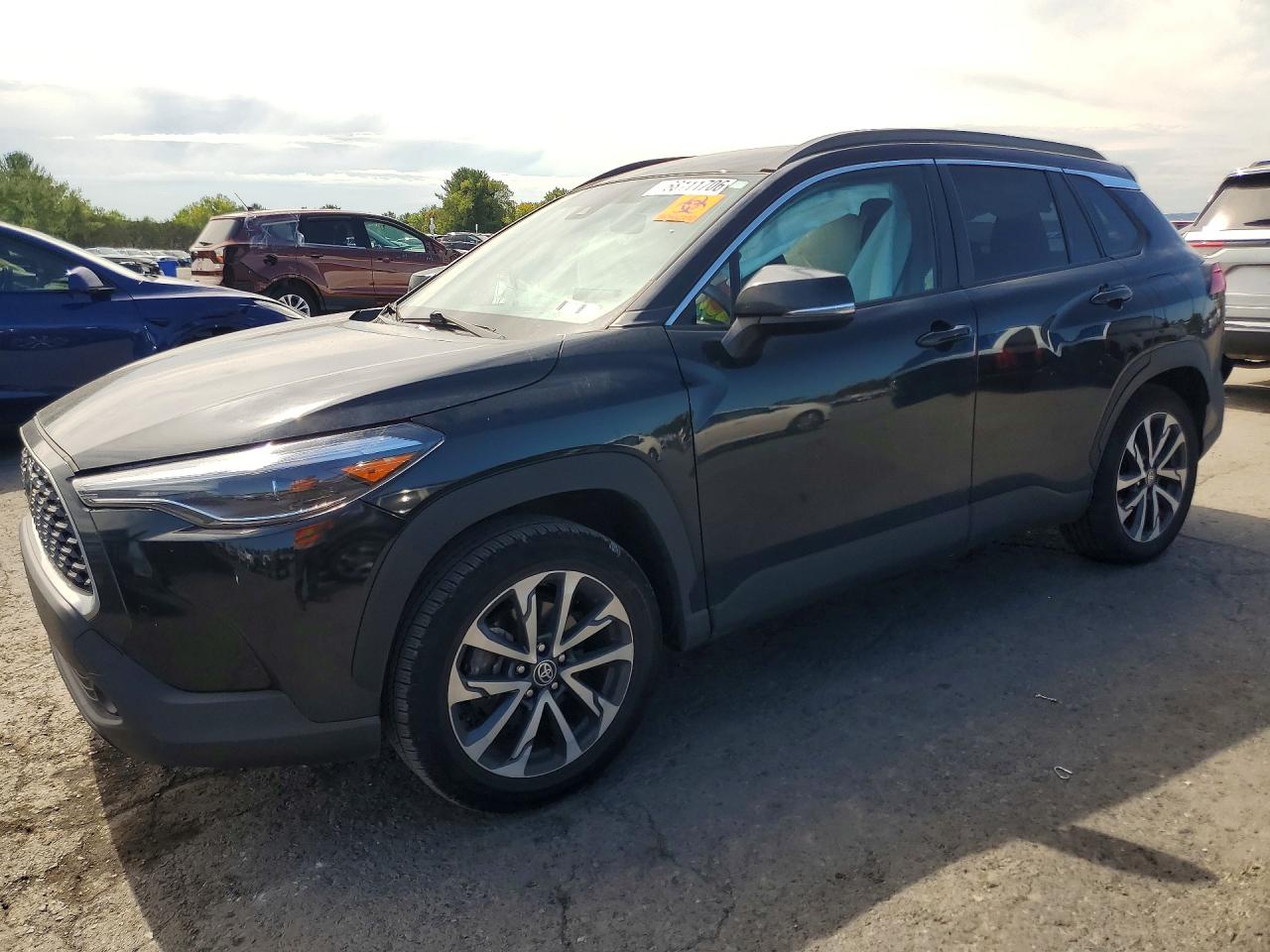 2022 TOYOTA COROLLA CROSS XLE
