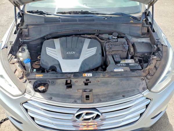2015 HYUNDAI SANTA FE GL — Engine bay